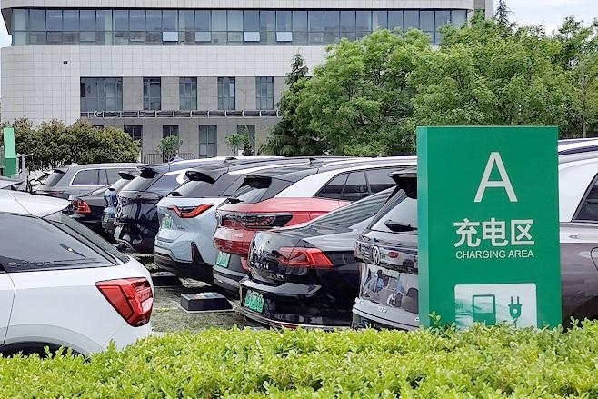 電動(dòng)汽車傳導(dǎo)充電連接裝置系列國(guó)家標(biāo)準(zhǔn)發(fā)布