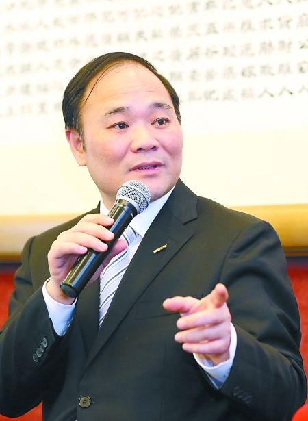 全國政協(xié)委員、浙江吉利控股集團(tuán)董事長李書福