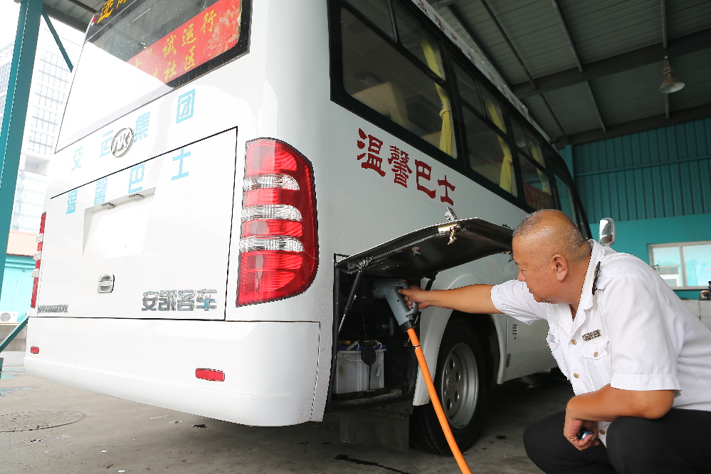 青島最大規模充電群 車檔式終端手機操控 青島最大規模充電群 車檔式終端手機操控