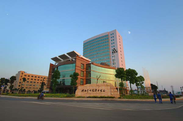 90.7億元鋰電池項(xiàng)目入駐湖南寧鄉(xiāng) 產(chǎn)業(yè)鏈現(xiàn)雛形 90.7億元鋰電池項(xiàng)目入駐湖南寧鄉(xiāng) 產(chǎn)業(yè)鏈現(xiàn)雛形