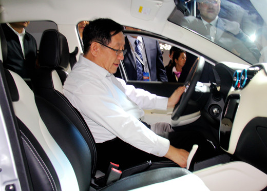 科技部部長(zhǎng)萬鋼現(xiàn)身廣州車展 買自主新能源車劃算 科技部部長(zhǎng)萬鋼現(xiàn)身廣州車展 買自主新能源車劃算
