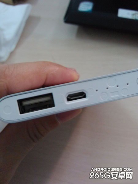 小米超薄移動電源曝接口問題 重銷量不重細節(jié)