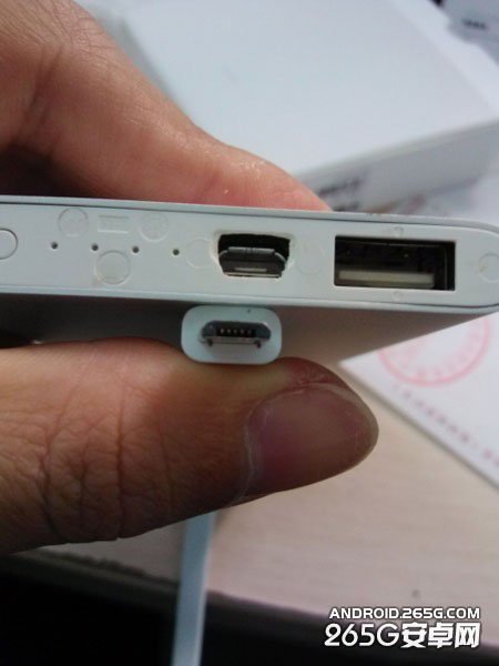 小米超薄移動電源曝接口問題 重銷量不重細節(jié)