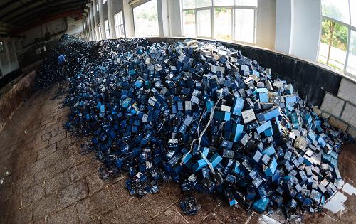 廢鉛蓄電池回收再利用亂局怎破？業內人士：環保成本太低