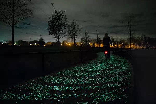 荷蘭最美太陽能自行車道 夜晚繁星在腳下閃爍