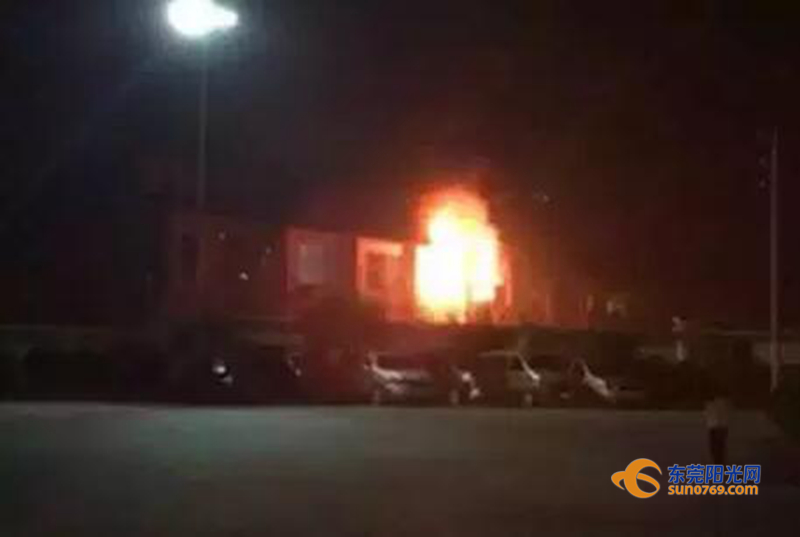 廣東深圳:中準(zhǔn)能源廢舊圓柱鋰電池堆冒煙起火 無傷亡 廣東深圳:中準(zhǔn)能源廢舊圓柱鋰電池堆冒煙起火 無傷亡