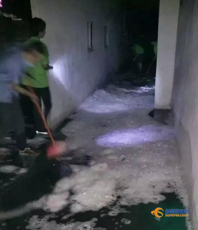 廣東深圳:中準(zhǔn)能源廢舊圓柱鋰電池堆冒煙起火 無傷亡 廣東深圳:中準(zhǔn)能源廢舊圓柱鋰電池堆冒煙起火 無傷亡