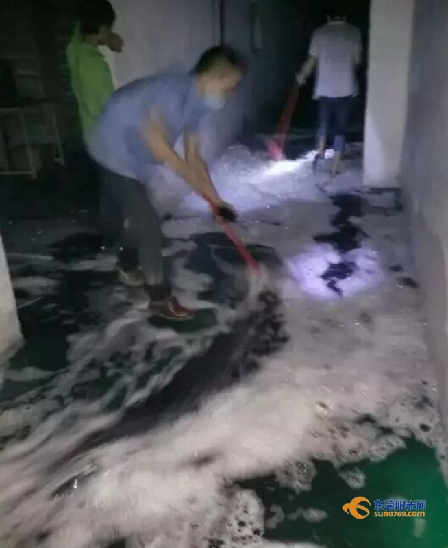 廣東深圳:中準(zhǔn)能源廢舊圓柱鋰電池堆冒煙起火 無傷亡 廣東深圳:中準(zhǔn)能源廢舊圓柱鋰電池堆冒煙起火 無傷亡
