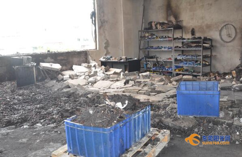 廣東深圳:中準(zhǔn)能源廢舊圓柱鋰電池堆冒煙起火 無傷亡 廣東深圳:中準(zhǔn)能源廢舊圓柱鋰電池堆冒煙起火 無傷亡