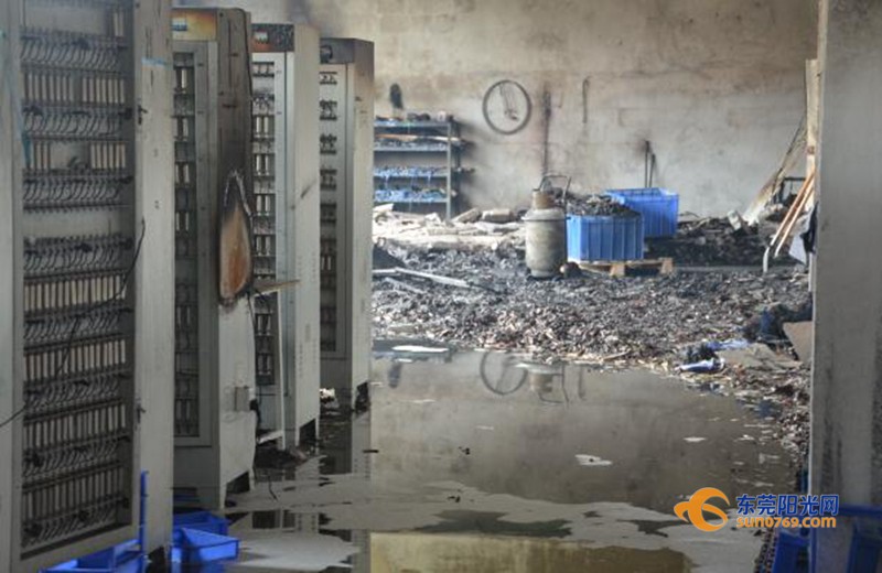 廣東深圳:中準(zhǔn)能源廢舊圓柱鋰電池堆冒煙起火 無傷亡 廣東深圳:中準(zhǔn)能源廢舊圓柱鋰電池堆冒煙起火 無傷亡