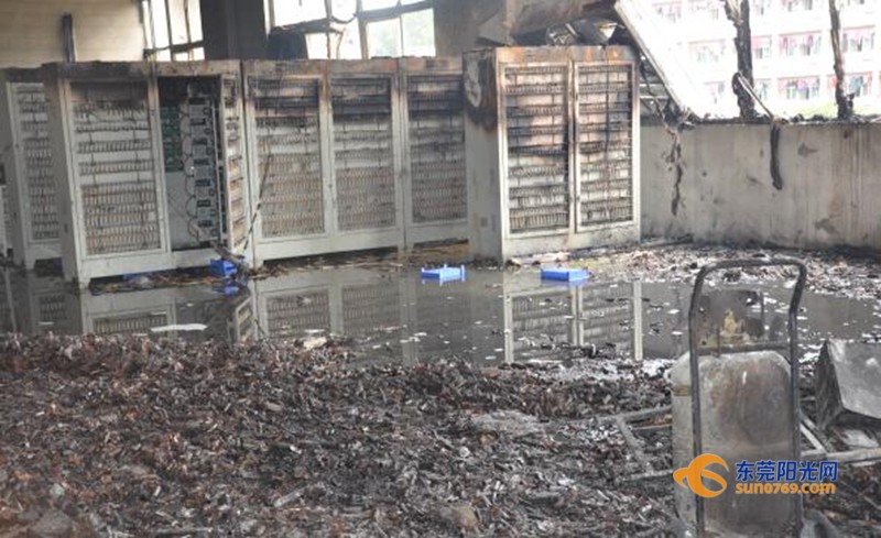 廣東深圳:中準(zhǔn)能源廢舊圓柱鋰電池堆冒煙起火 無傷亡 廣東深圳:中準(zhǔn)能源廢舊圓柱鋰電池堆冒煙起火 無傷亡
