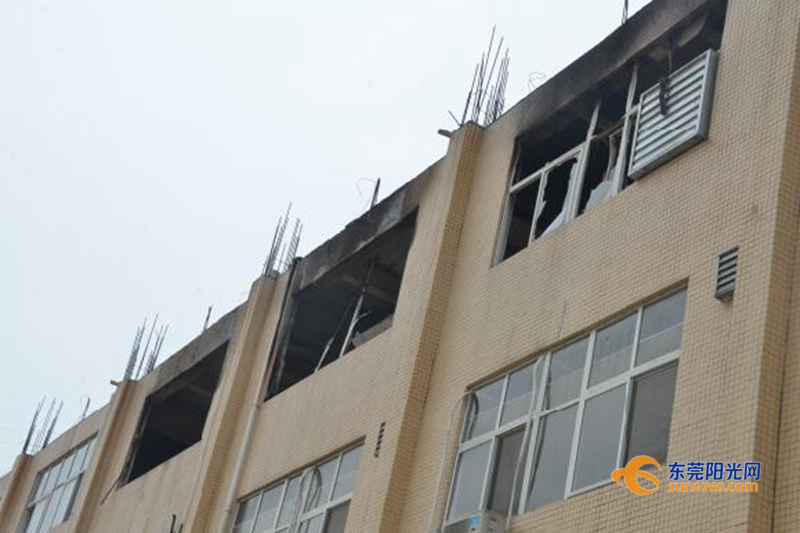 廣東深圳:中準(zhǔn)能源廢舊圓柱鋰電池堆冒煙起火 無傷亡 廣東深圳:中準(zhǔn)能源廢舊圓柱鋰電池堆冒煙起火 無傷亡