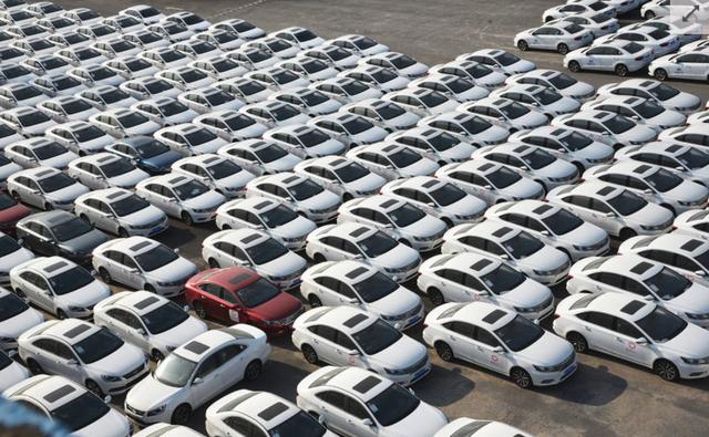 南京近千輛租賃車(chē)空置,滴滴、美團(tuán)現(xiàn)身“網(wǎng)約車(chē)墳場(chǎng)” 南京近千輛租賃車(chē)空置,滴滴、美團(tuán)現(xiàn)身“網(wǎng)約車(chē)墳場(chǎng)”