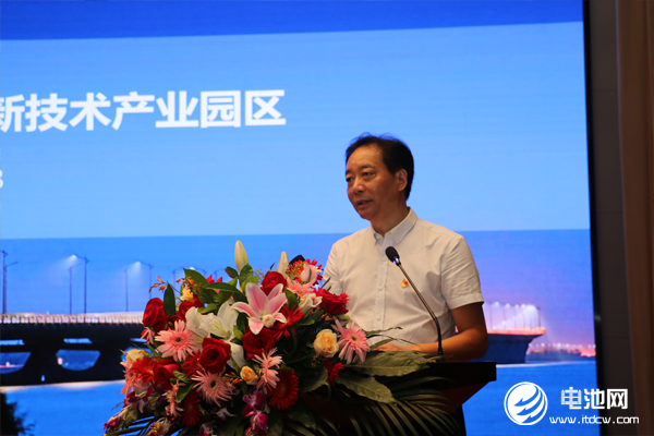 中共長(zhǎng)興縣人大常委會(huì)一級(jí)調(diào)研員、長(zhǎng)興新能源裝備高新技術(shù)產(chǎn)業(yè)園區(qū)黨工委書記王慶忠