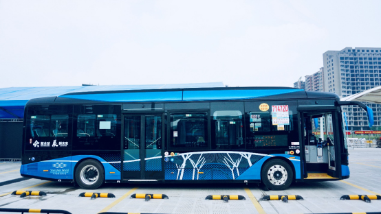 領(lǐng)航新時代綠色公交 首批全新比亞迪純電動客車投運深圳