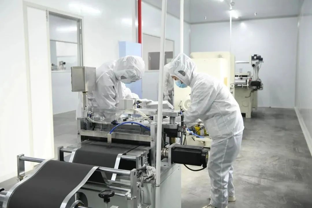 大容量！高能量密度！這一納米固態鈉電池中試產品在重慶下線